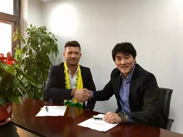 在本轮英超曼城3-3战平热刺的比赛中，格拉利什替补登场打进一球。